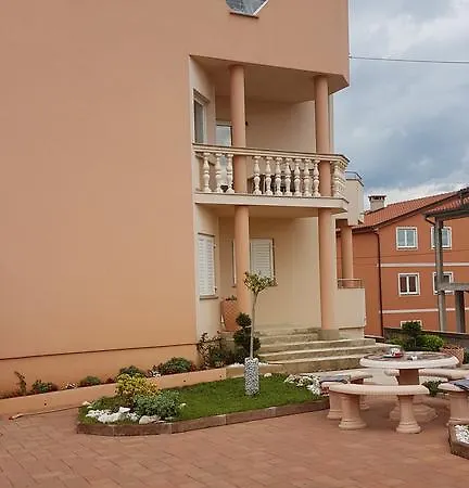 Apartments Suzana Novi Vinodolski Exterior photo